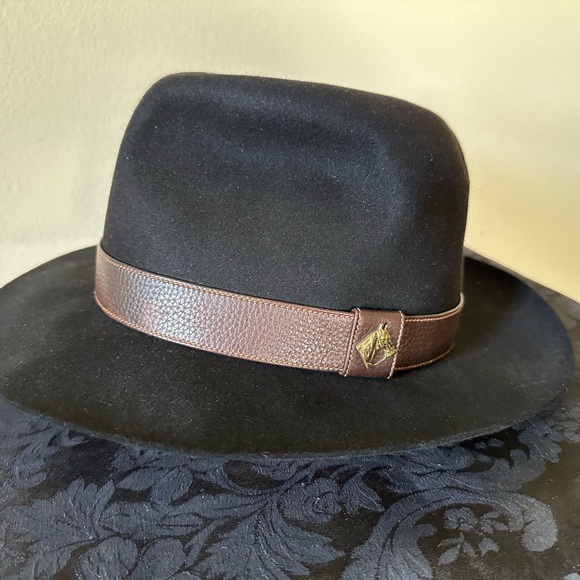 Vintage Authentic GUCCI Black Fedora SMALL Hat Leather Band w/Brass Horse Accent - Picture 2 of 5